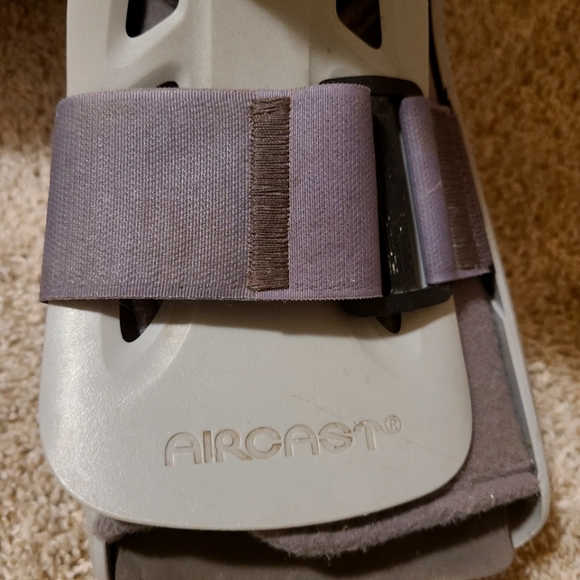 Orthopedic post surgery boot knee high - Picture 3 of 7